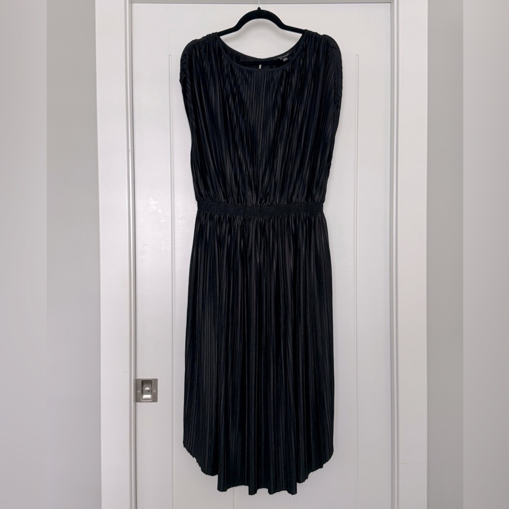 Banana Republic Elegant Black Cap Sleeve Pleated Dress